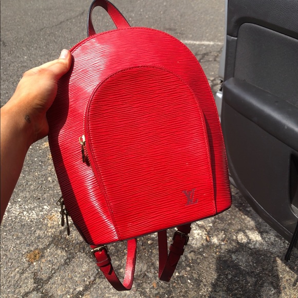 Louis Vuitton - Picture 1 of 5